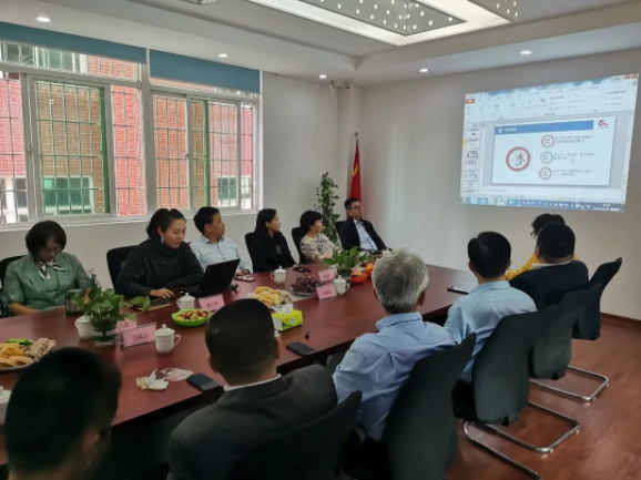 情暖永新昌丨熱烈歡迎廈門總商會舉辦的哈工大會長班同學(xué)光臨廈門永新昌參觀指導(dǎo)。